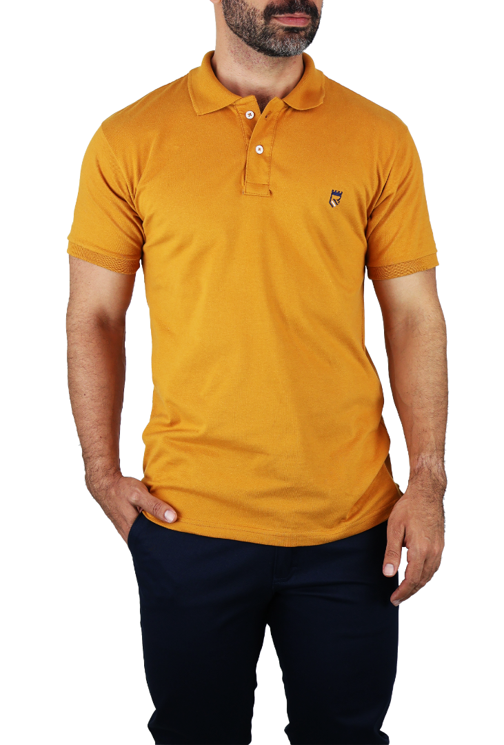 Player Tipo Polo Color Mostaza Con Bordado Corte Slim Fit Para Hombre